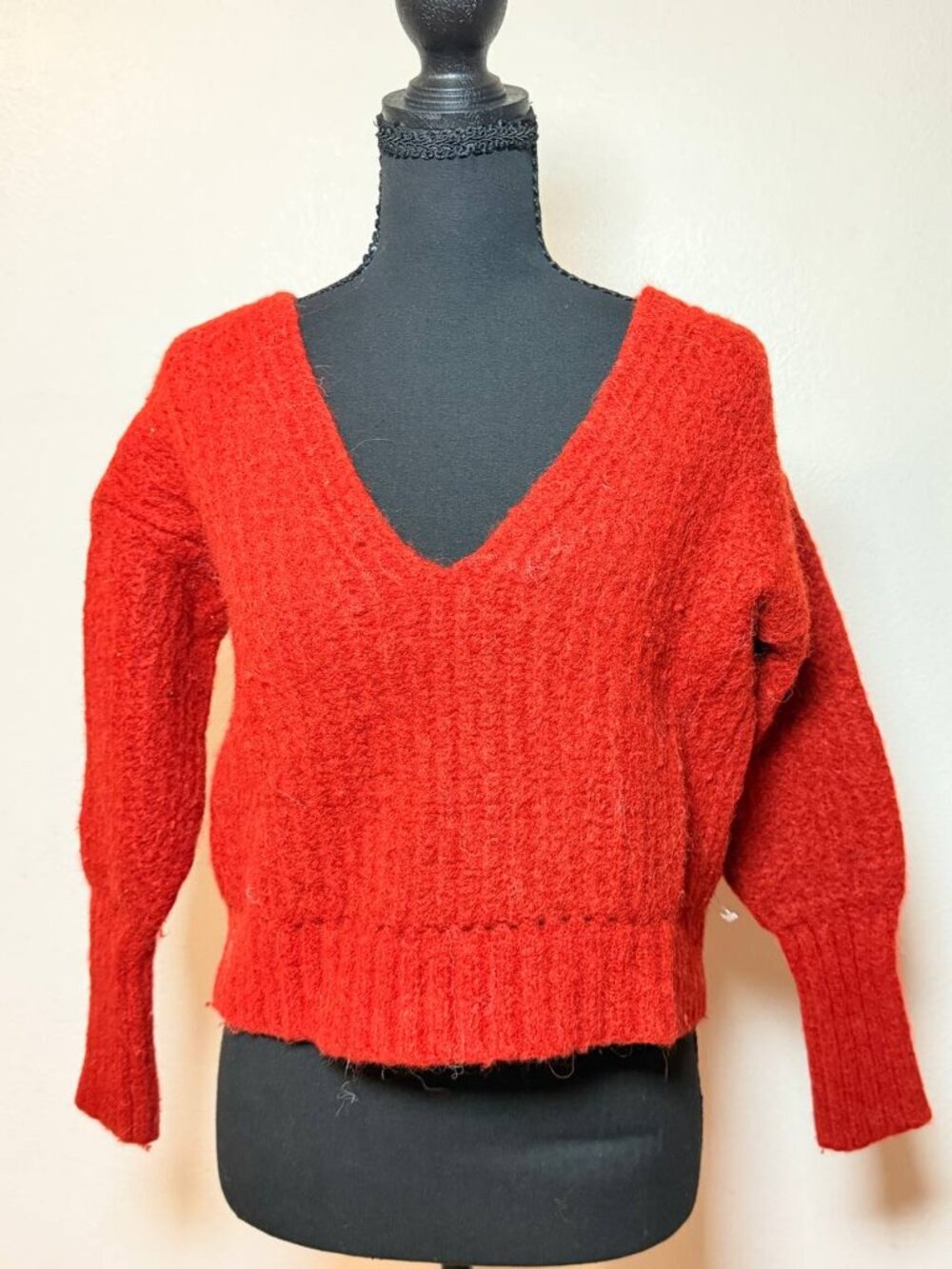 Wilfred Aritzia "Erica" Alpaca-Merino V-Neck Sweater Cozy Girl Style